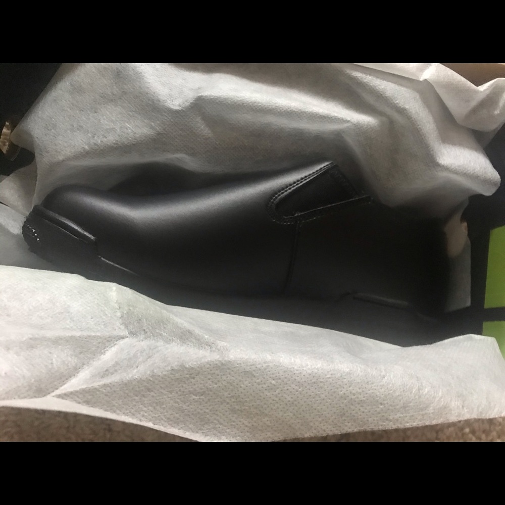 SRMAX shoes.